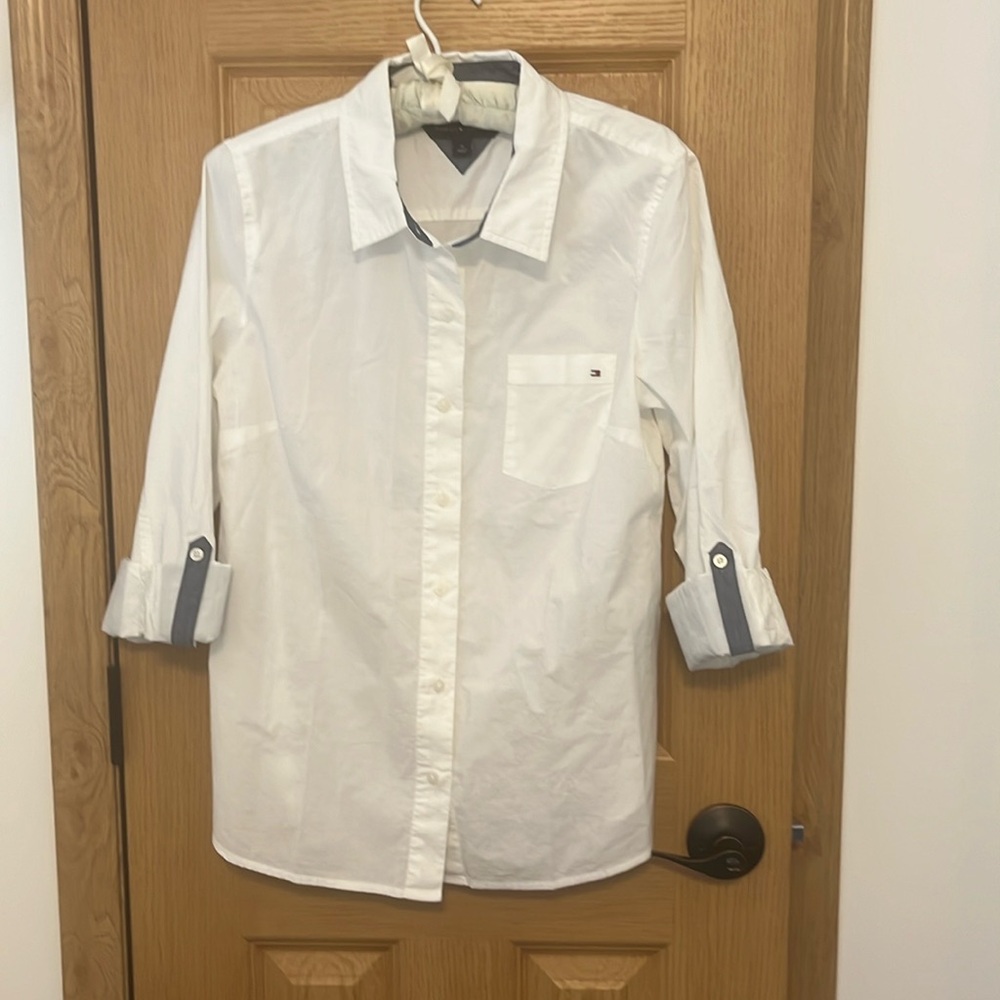 Tommy Hilfiger nwot crisp white button-down with blue detailing size medium